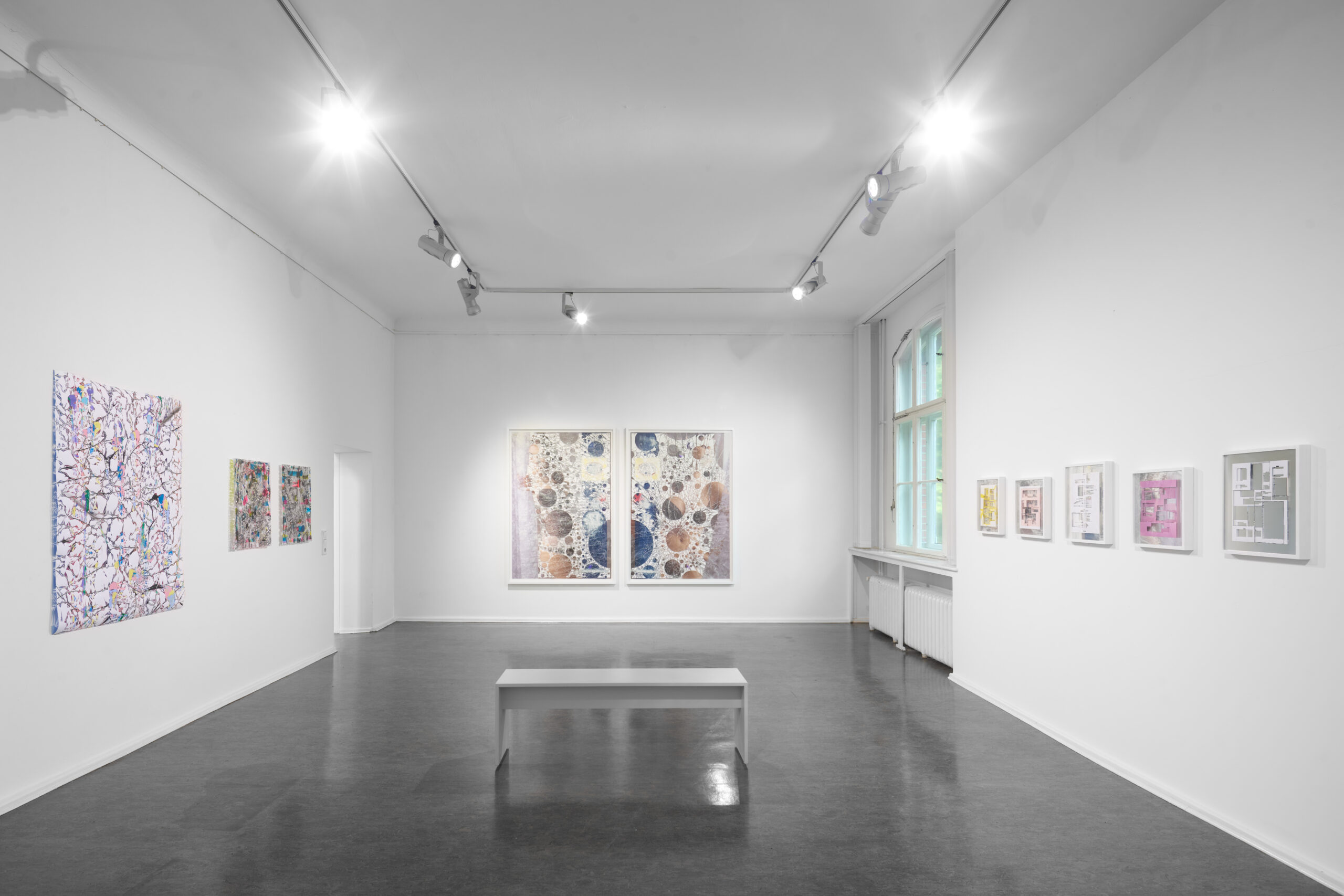 Kultur Reinickendorf - GalerieETAGE Ausstellungsansicht Schnitt, Gabriele Basch, Peter Freitag, Foto © Joe Clark