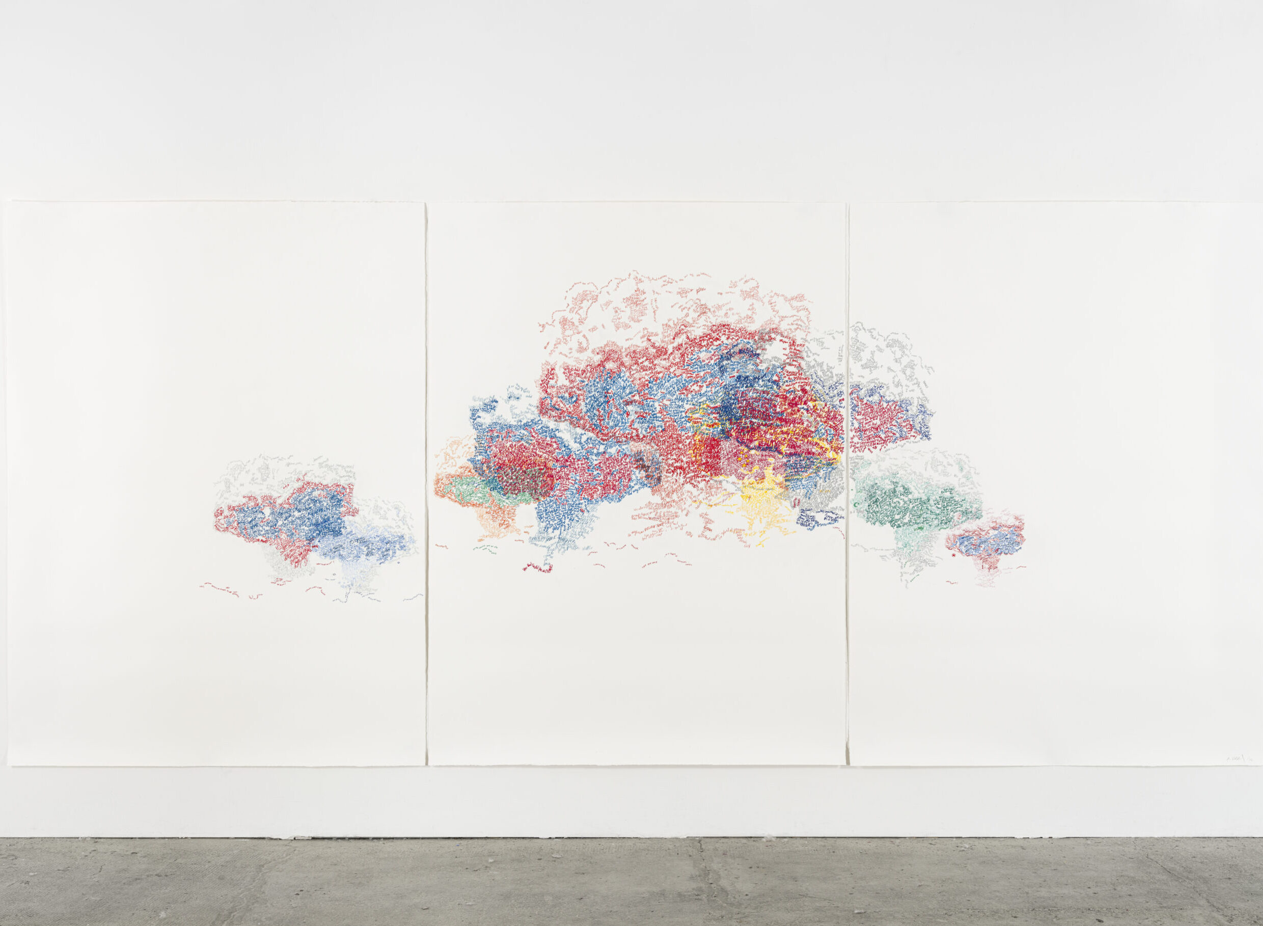 Kultur Reinickendorf - Brigitte Waldach, Conflicts, 2022, Gouache, Pigmentstift auf Bütten, Triptychon, 190 × 420 cm © Brigitte Waldach / Foto: Gerhard Kassner