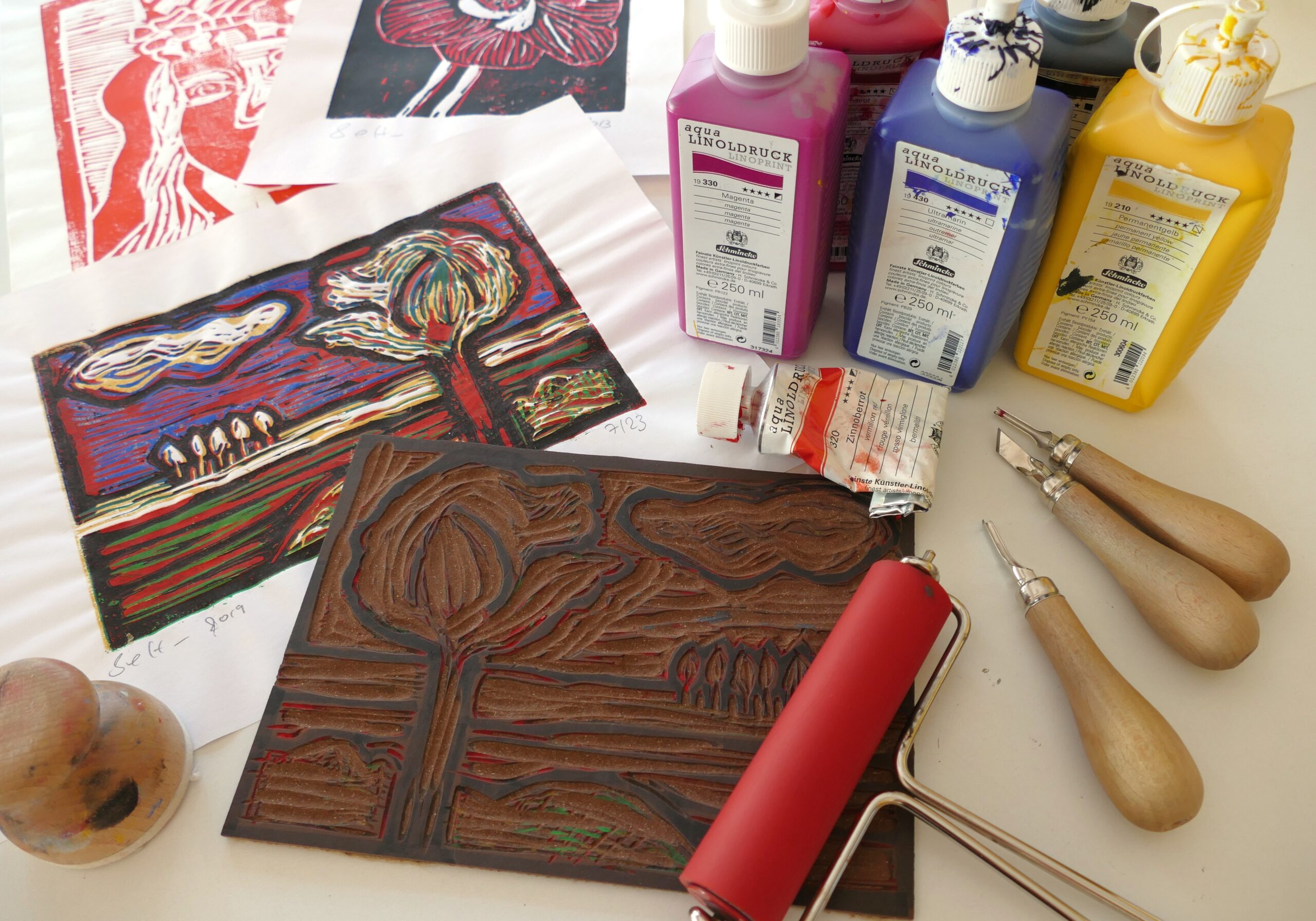 Kultur Reinickendorf - Material für Linoldruck wie Farben, Druckplatten, Walze und Schneidewerkzeuge